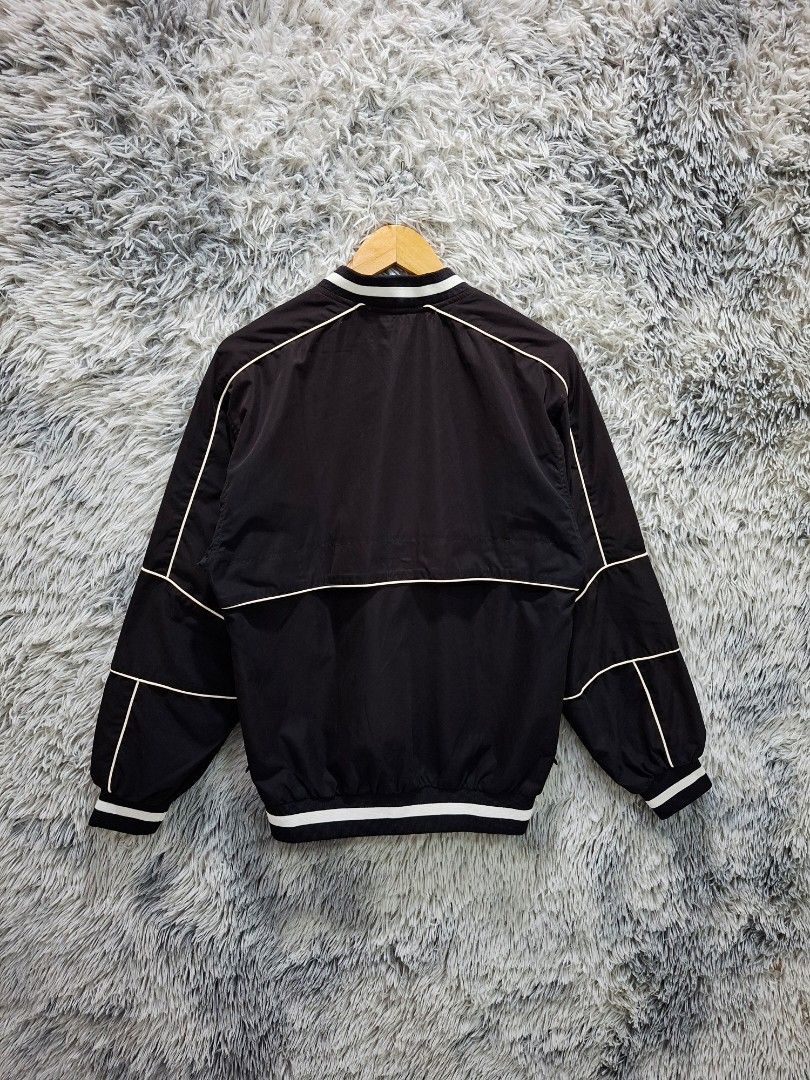 NIKE Vintage Men's Activewear Jackets (Category: Coats, Jackets and Outerwear) located in Rosales. Submitted by simplebyx.ph (Listing ID 1441737285, Image 3). Description: NIKE Vintage Men's Activewear Jackets __________________ Size: Small on tag best fit to medium Width: 20.5 Length: 25 Shoulder: 20 Sleeve: 22.5 (Measured by inches) Issue: None (Colors may vary due to lighting) 9.5/10 | Condition Hand wash & Clean☑ Price: 2250 "See all Slides n