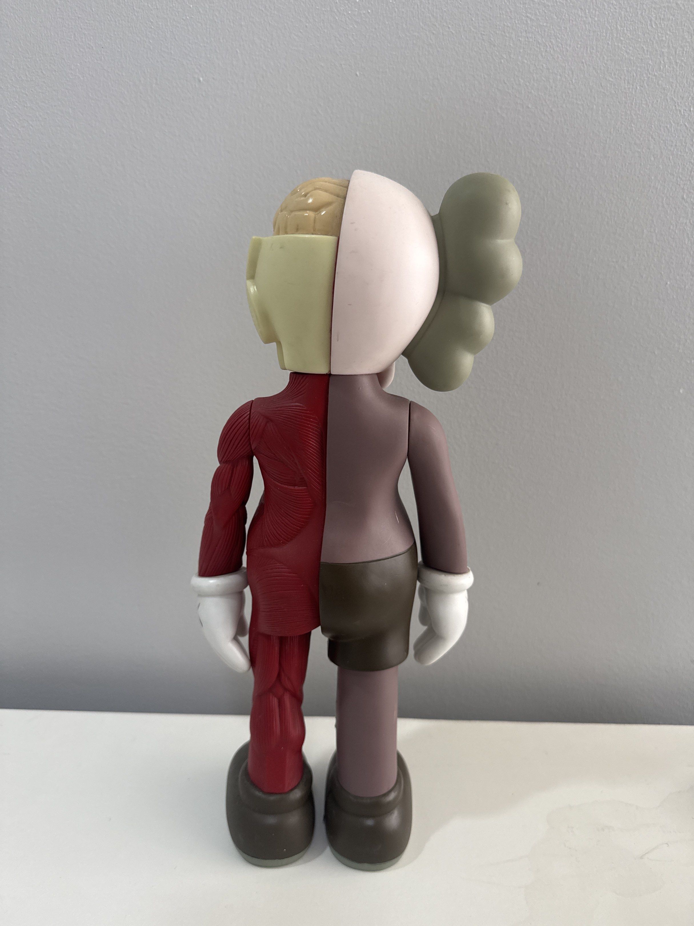 Oem KAWS Companion (Dissected) Figure (Category: Figurines & Statues) located in Quezon City. Submitted by crazyadventurer (Listing ID 1441618625, Image 3). Description: Oem Kaws Figure movable arms Php1500 QC area, can do lalamove to be shouldered by buyer.