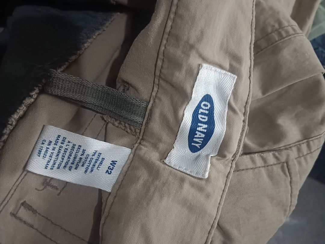 Old Navy Cargo Shorts Khaki Size 32 (Category: Shorts) located in Caloocan City. Submitted by jee2727 (Listing ID 1441633342, Image 3). Description: - Old Navy Khaki Cargo Shorts - Size: 32 waist - Features multiple pockets for ample storage - Made from durable material - Ideal for casual wear and outdoor activities - Ready for a new home!.