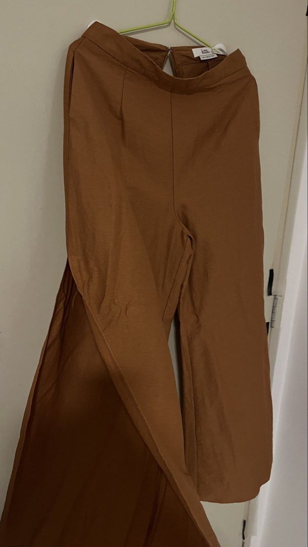 Bundle Pants (Category: Other Bottoms) located in Singapore. Submitted by yeon20 (Listing ID 1441669828, Image 3). Description: 👖 Closet clear-out! 2 stylish pants looking for a new home ✨ ✔️ Well maintained ✔️ Easy to style ✔️ Great condition Swipe to see details ➡️ DM if interested before they’re gone! #prelovedfashion #closetsale #fashionfi.