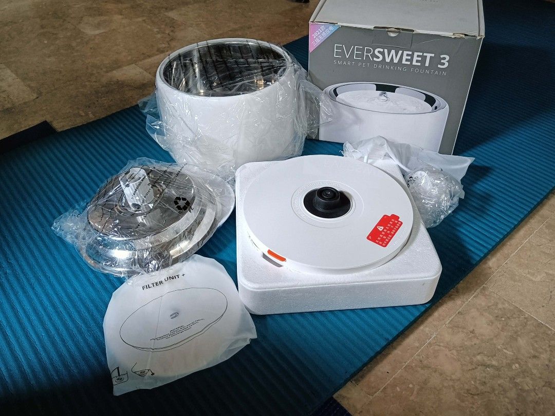 Petkit Eversweet 3 water fountain smart pet (Category: Homes & Other Pet Accessories) located in Paranaque City. Submitted by momochiii24 (Listing ID 1441622213, Image 1). Description: Petkit Eversweet 3 water fountain smart pet Brandnew Hindi nagamit Pero na unbox na hahaha With 1 unused filter 😊 Original price:2,980 Selling it for: 1,500 Chat if interested Mop:gcash Mod: lalamove Loc: parañaque.