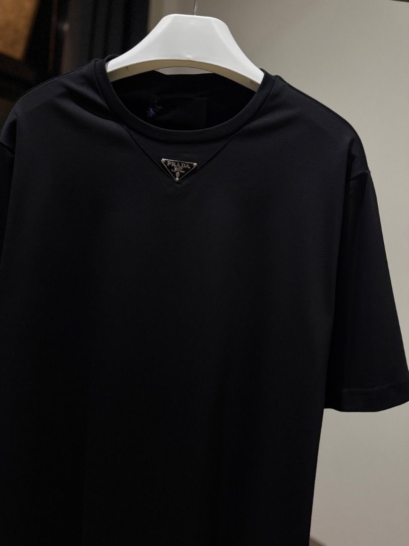 Prada Mid Logo Cotton T-Shirt (Black) (Category: Tshirts & Polo Shirts ) located in Rizal. Submitted by Dad.from.MNL (Listing ID 1441655335, Image 2). Description: Available sizes? Dimes? Price? ➡️ www.dad-from-mnl.com.