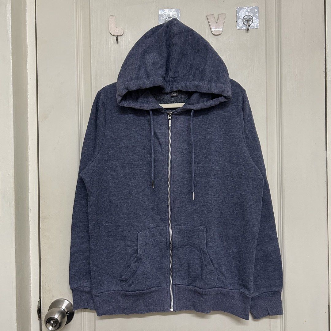 Preloved | Primark Blue Zip-up Hoodie (Category: Coats, Jackets and Outerwear) located in Caloocan City. Submitted by trisdeclutters (Listing ID 1441716110, Image 2). Description: Last price already Women's hoodie (pwede unisex) Width: 21" Length: 24" Sleeve length: 23" With 2 pockets Signs of usage only ‼️no reservations, exchange, cancellation, return, refund‼️.