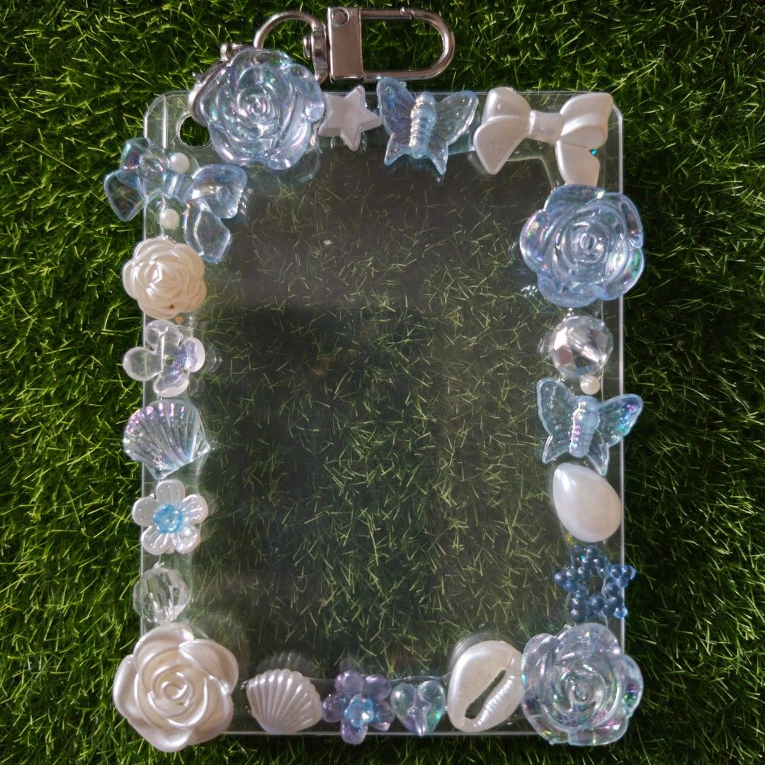 Pre-made photocard holders (Category: Trading Cards Accessories) located in Cavite. Submitted by reila21 (Listing ID 1441633041, Image 1). Description: purple - 180 blue-white - 200 clear blue - 180 red - 180 these are pre-made and can ship ASAP. WYSIWYG ★★★★★★ For custom-made/personalised holders please DM the ff. -Color / for which character/bias -with or without keychain -keyhole placement (side or middle) for w/ keychain -other specific reque