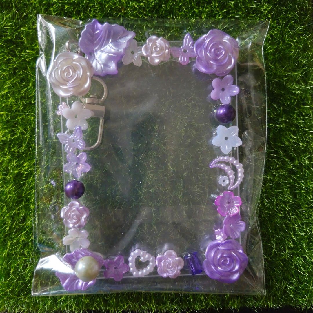 Pre-made photocard holders (Category: Trading Cards Accessories) located in Cavite. Submitted by reila21 (Listing ID 1441633041, Image 2). Description: purple - 180 blue-white - 200 clear blue - 180 red - 180 these are pre-made and can ship ASAP. WYSIWYG ★★★★★★ For custom-made/personalised holders please DM the ff. -Color / for which character/bias -with or without keychain -keyhole placement (side or middle) for w/ keychain -other specific reque