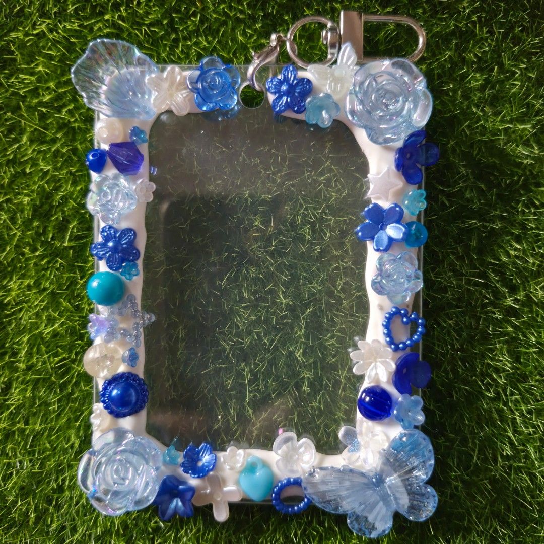 Pre-made photocard holders (Category: Trading Cards Accessories) located in Cavite. Submitted by reila21 (Listing ID 1441633041, Image 3). Description: purple - 180 blue-white - 200 clear blue - 180 red - 180 these are pre-made and can ship ASAP. WYSIWYG ★★★★★★ For custom-made/personalised holders please DM the ff. -Color / for which character/bias -with or without keychain -keyhole placement (side or middle) for w/ keychain -other specific reque
