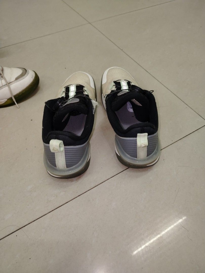 Puma Basketball Shoes with Disc System (Category: Sneakers) located in San Pablo. Submitted by nhatzstuffz (Listing ID 1441774902, Image 3). Description: -lining x goofy disneyshoes - Features innovative Disc lacing system for a secure, quick fit - Breathable mesh upper keeps your feet cool - Perfect for playing basketball or stylish casual wear - Shows minor signs of wear (please check photos for details).