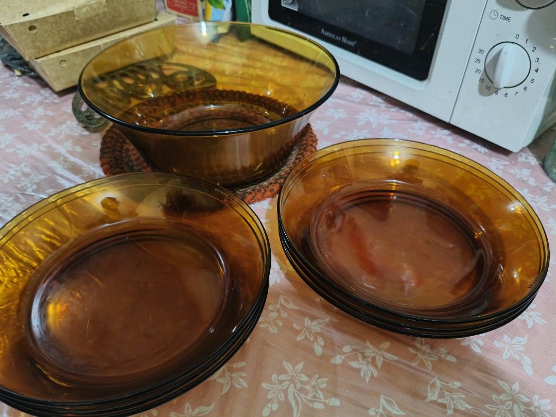 PYREX SET BOWL (Category: Dinnerware & Cutlery) located in Marikina City. Submitted by lorence11 (Listing ID 1441664450, Image 1). Description: - Set includes ONE LARGE serving bowl and a stack of (6 PCS.)med.bowl - Beautiful PYREX SET BOWL - Perfect for entertaining guests or daily use. - FOR DETAILS CALL OR TX 09915139470.