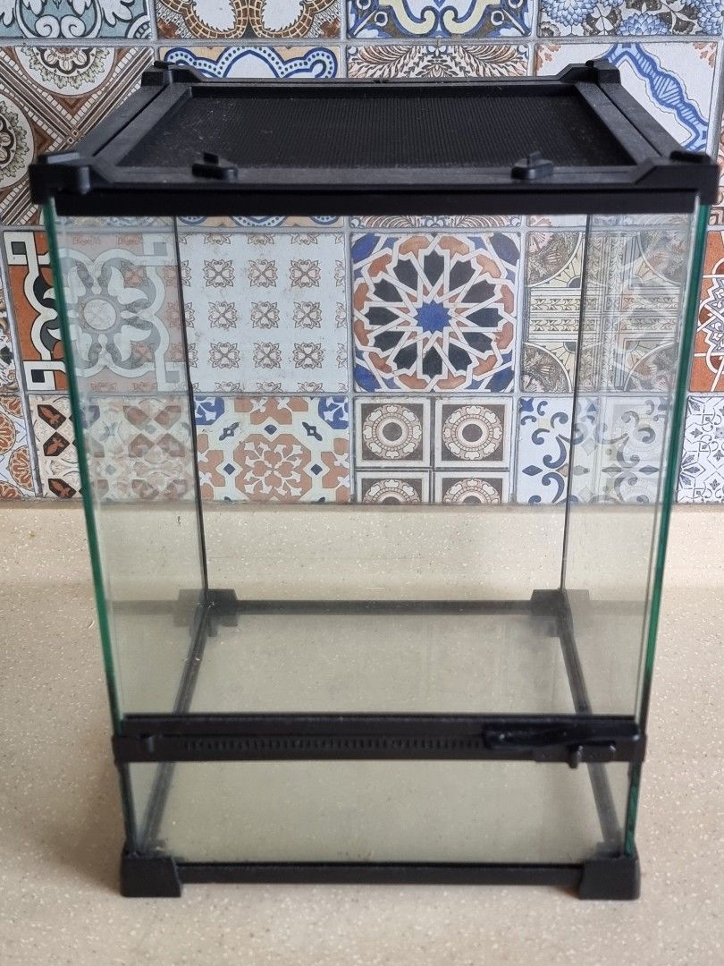 [RepriZoo] 25x25xH35cm Mini Reptile Glass Terrarium / Paludarium Tank for Crab, Reptile, Insects and plants (Category: Homes & Other Pet Accessories) located in Singapore. Submitted by petstyle888 (Listing ID 1441667481, Image 3). Description: Specifications Dimensions: 25 x 25 x 35cm Base height (till door) : 10cm Height of Water : 6cm Self collect at 175 Ang mo kio ave 4 by appointment only Delivery fee available from $20++ onward depending of 