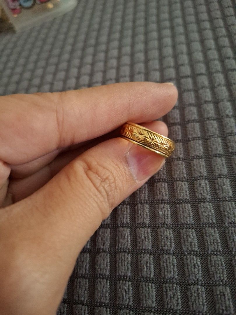Ring (Category: Rings) located in Singapore. Submitted by gummiebearr (Listing ID 1441649923, Image 3). Description: Selling this ring Size 6.