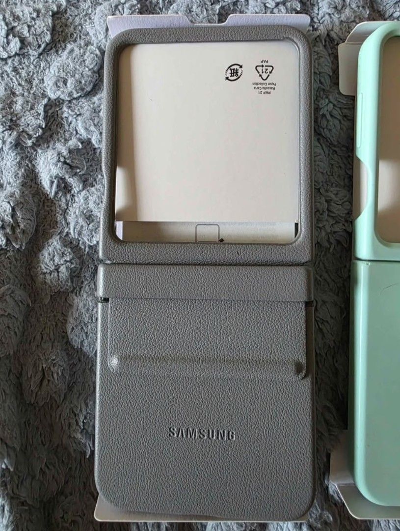 Samsung Flip 6 Original Case (Category: Cases & Sleeves) located in Manila. Submitted by bunbun2026 (Listing ID 1441619779, Image 1). Description: .