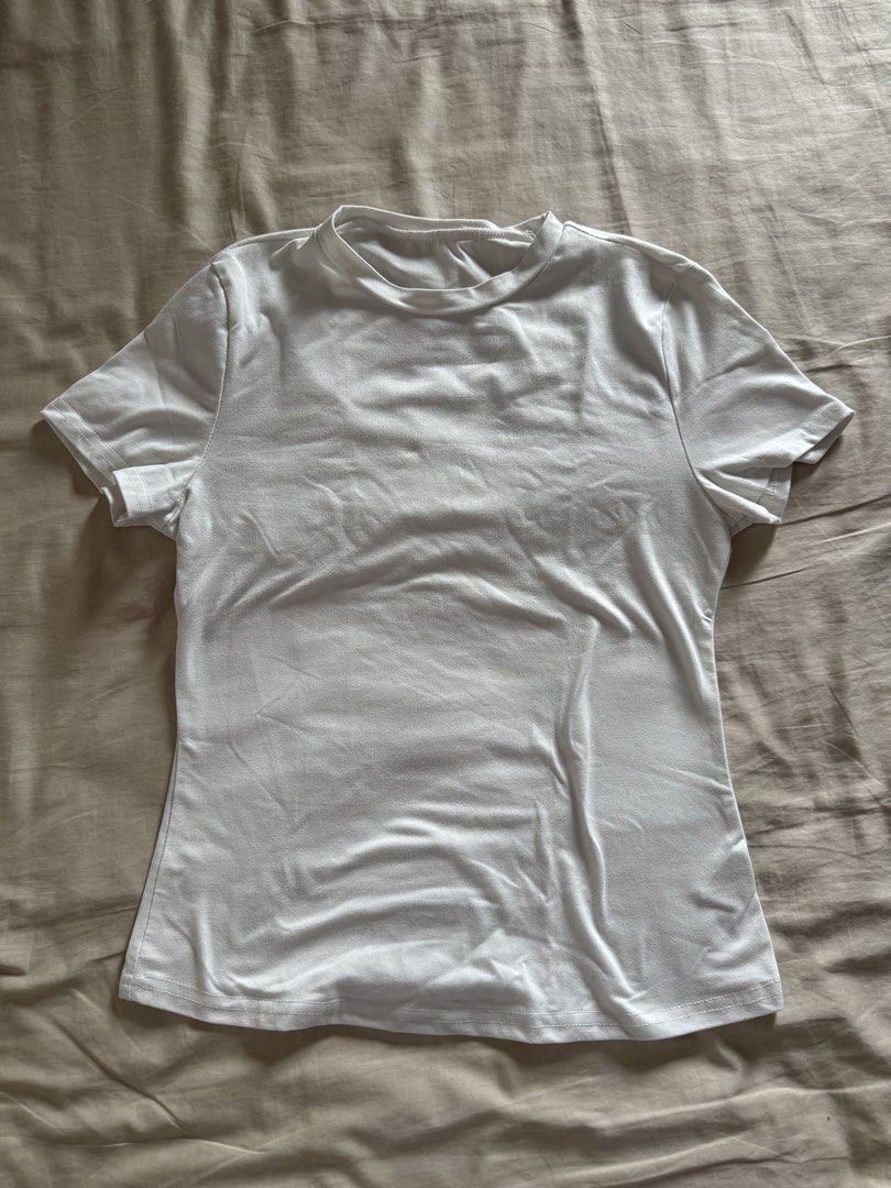 Shein basic tee (Category: Shirts) located in Paranaque City. Submitted by closetanghelita (Listing ID 1441676228, Image 2). Description: Used once only Size S-M.