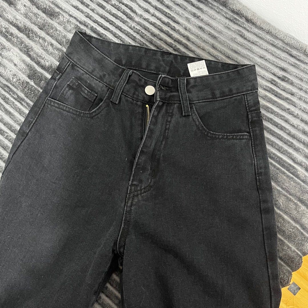 SHEIN Black Denim Jeans Size 25 (Category: Jeans) located in San Fernando. Submitted by co.lovestuff (Listing ID 1441762301, Image 1). Description: - SHEIN Black Denim Jeans - Size 25 -never worn doesnt fit me -bought for 800 pesos -shipping via jnt.