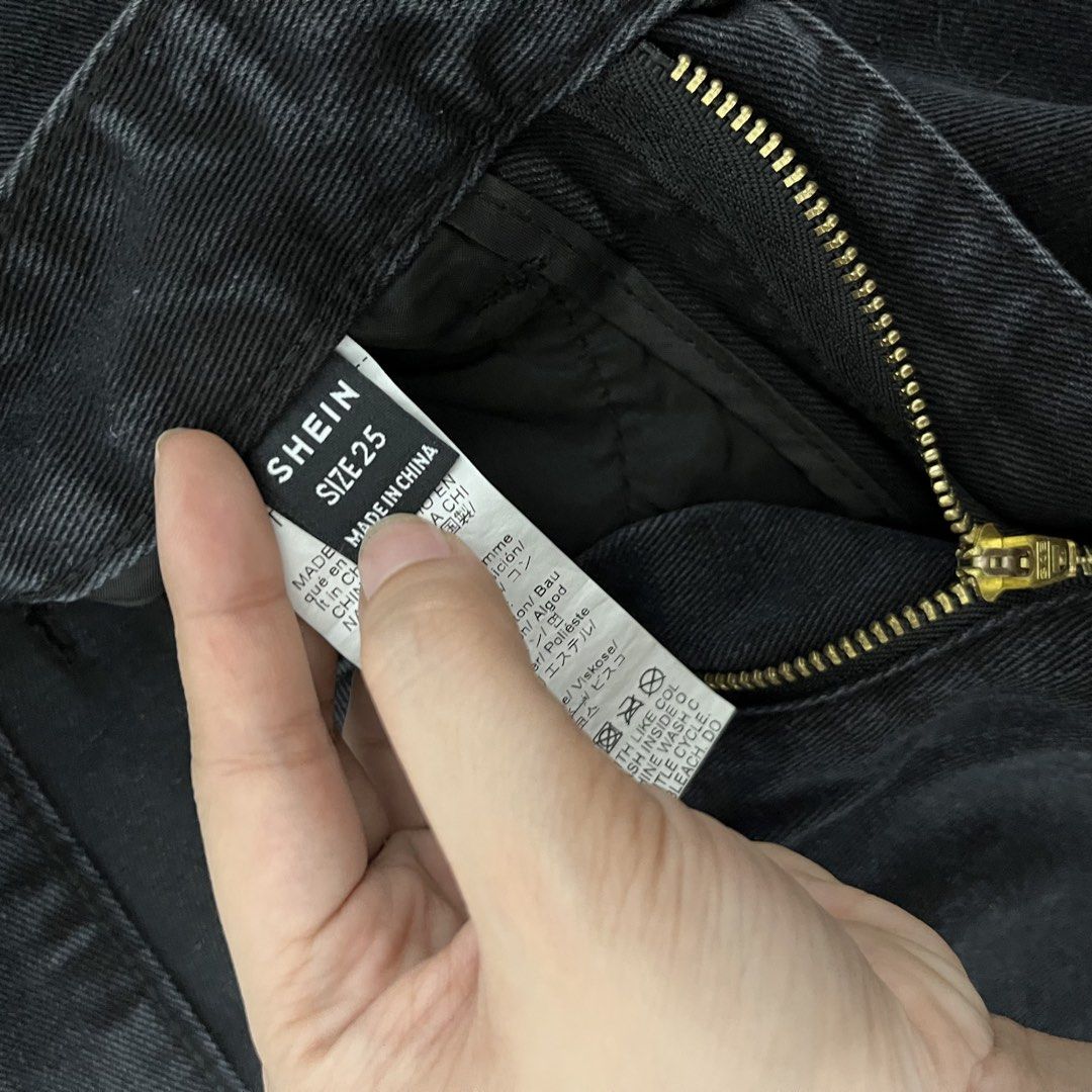 SHEIN Black Denim Jeans Size 25 (Category: Jeans) located in San Fernando. Submitted by co.lovestuff (Listing ID 1441762301, Image 3). Description: - SHEIN Black Denim Jeans - Size 25 -never worn doesnt fit me -bought for 800 pesos -shipping via jnt.