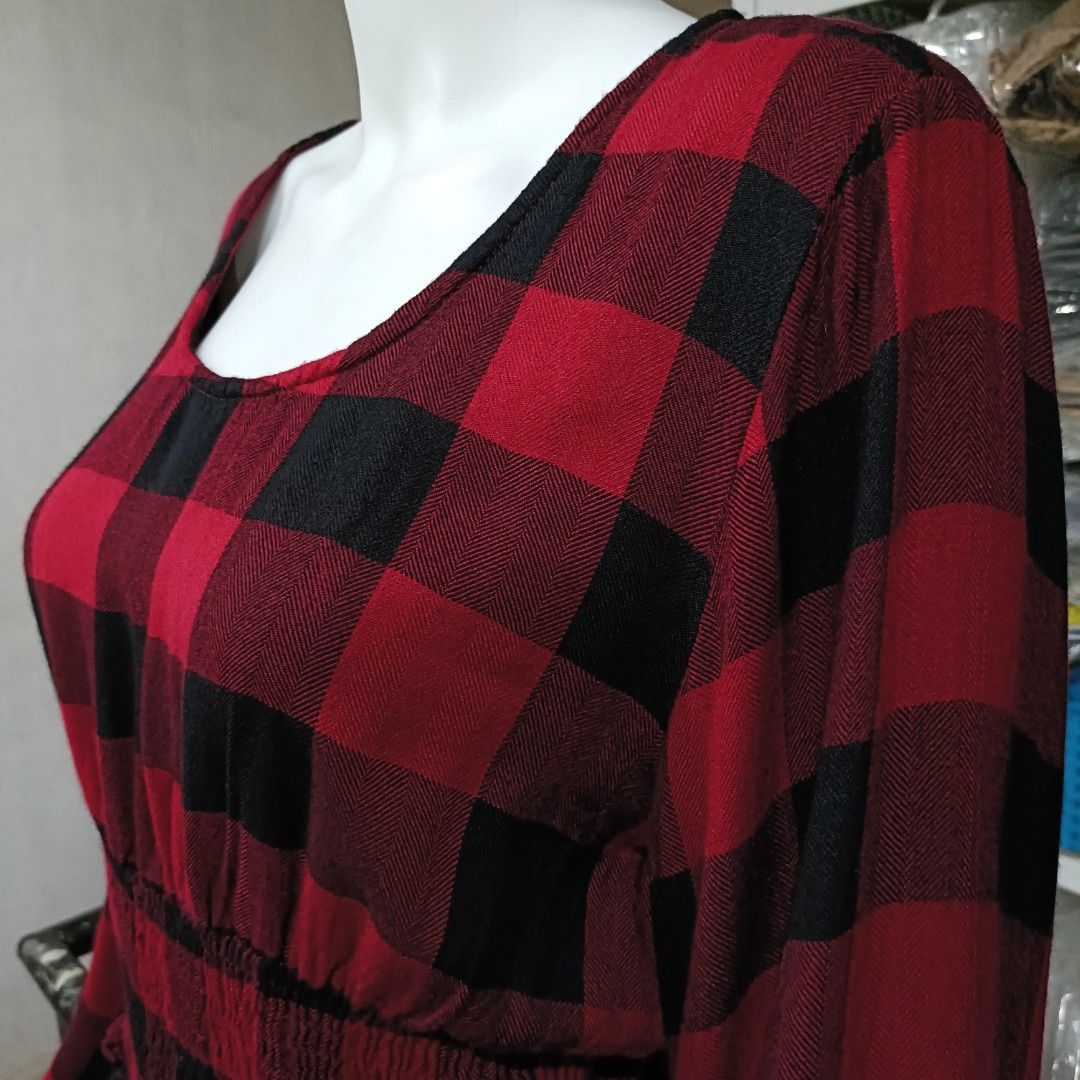 SIM & SAM Red Plaid Crop Top Long Sleeves Blouse; Large (Category: Blouses) located in Moncada. Submitted by celynn.collection (Listing ID 1441709178, Image 3). Description: ✅ PLEASE READ BEFORE ASKING! 😊 ----------------------------------------------------- 📍LOCATION: Pangasinan, Luzon ----------------------------------------------------- ✅ Clothes are THRIFTED or PRE-LOVED unless stated brand new. ---------------------------------------------