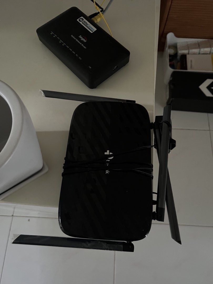 Singtel Optical Network Router and TP-Link Router472096289903104000