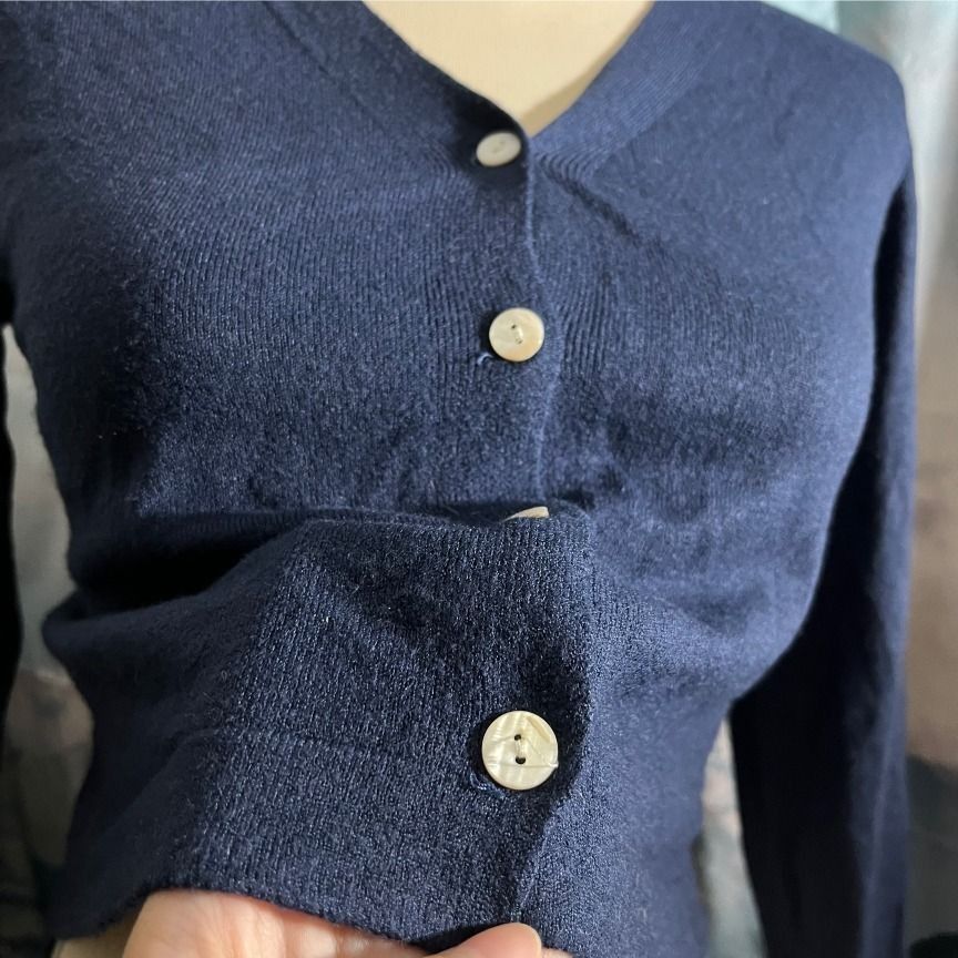 (s-m) korean stretchy navy blue soft button cropped top (Category: Longsleeves) located in Manila. Submitted by whiteforesttea178 (Listing ID 1441633764, Image 3). Description: 16" LENGHT 32-36" BUST SUPER SOFT NITO AND GREAT QUALITY LIKE UNIQLO first pic is reference only never used, just stored - last price posted, WILL NOT REPLY to lower offers - rep0sted from my other accnt - no when worn, no other pics ---------------------------------------