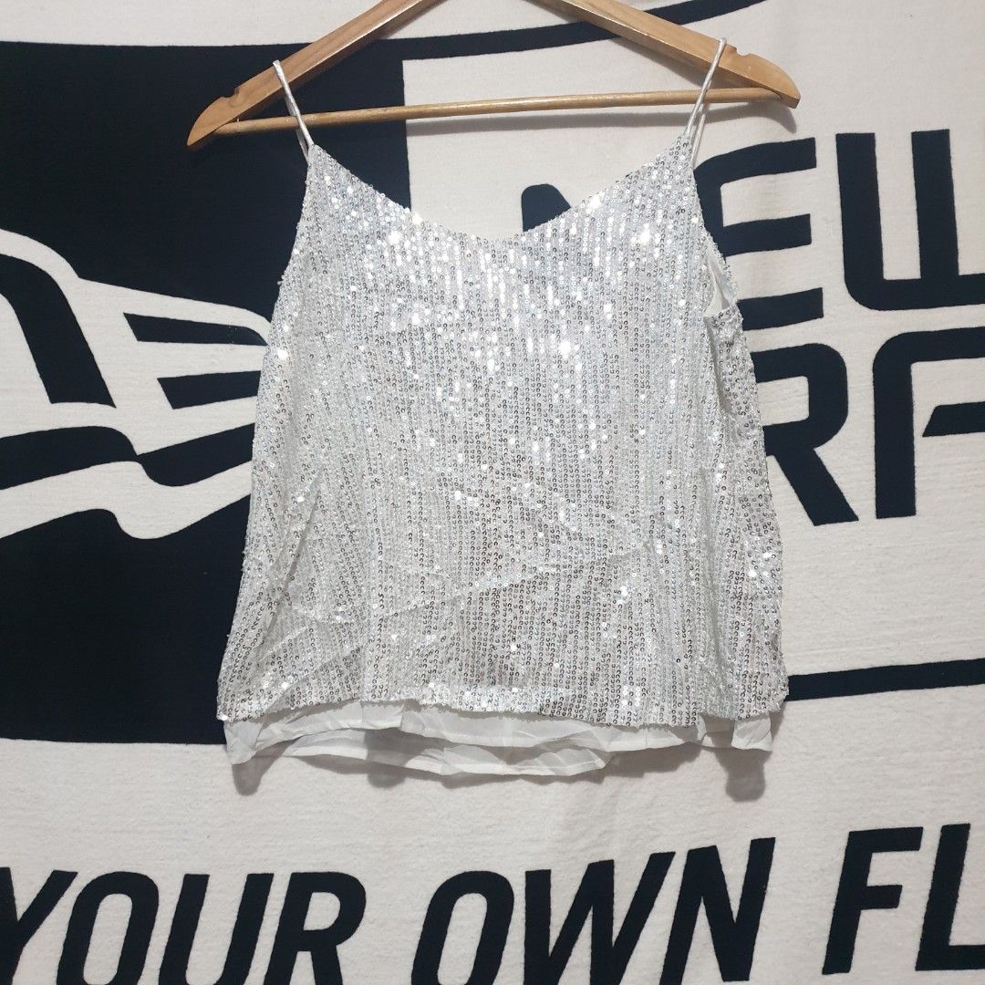 Sparkly Silver Sequin Cami Top (Category: Sleeveless) located in Barotac Nuevo. Submitted by ehsherjohn27 (Listing ID 1441695699, Image 1). Description: - Super cute sparkly silver cami top - Fully covered in sequins - Features thin straps - Ideal for parties or a night out - Designed to shine under lights.