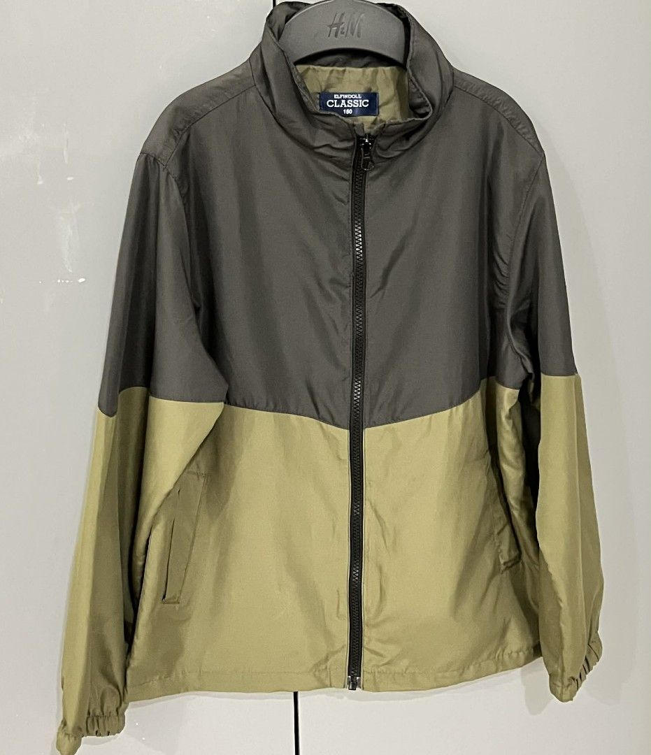 Sports Classic Windbreaker Jacket (Category: Coats, Jackets and Outerwear) located in Manila. Submitted by roseespald27451 (Listing ID 1441610899, Image 1). Description: RFS: DECLUTTERING 10-11 YEARS OLD - Full zipper closure for easy wear - Comfortable elasticated cuffs and hem - Two convenient side pockets - Ideal for casual wear and light outdoor activities.