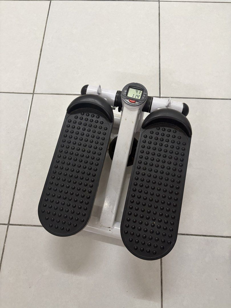 Stepper Exercise (Category: Racket & Ball Sports) located in Kuala Lumpur. Submitted by syajanna188 (Listing ID 1441634560, Image 1). Description: Masih elok , jarang guna Pickup bangi / kajang .
