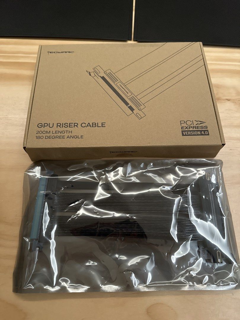 TECWARE GPU Riser Cable 20cm PCI-E 4.0 180 Degree Angle472212092748441600