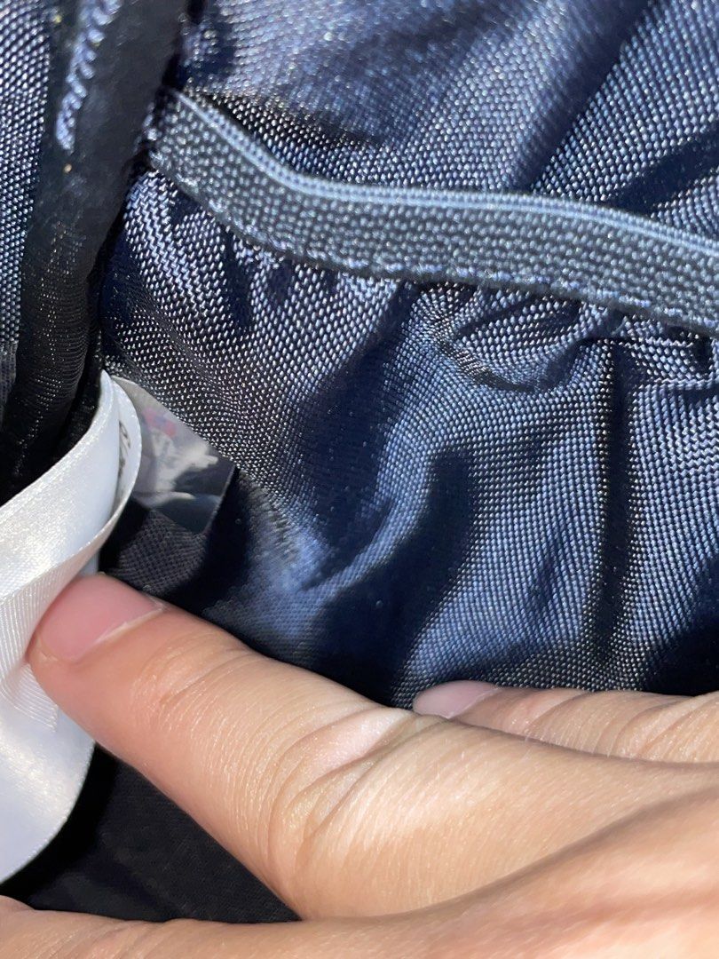 The North Face Fuse SlingBag (Category: Sling Bags) located in La Trinidad. Submitted by outfit_chic.101 (Listing ID 1441779617, Image 3). Description: excellent condition Authentic .