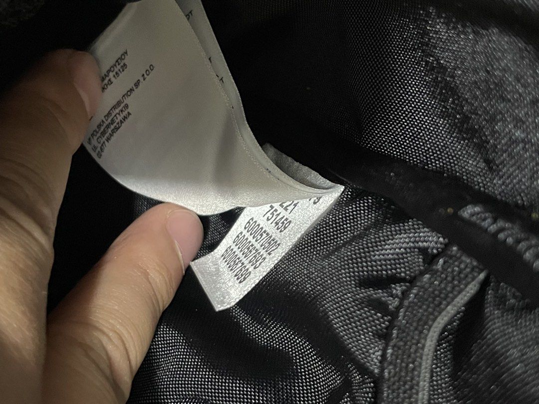 The North Face Fuse SlingBag (Category: Sling Bags) located in La Trinidad. Submitted by outfit_chic.101 (Listing ID 1441779617, Image 2). Description: excellent condition Authentic .