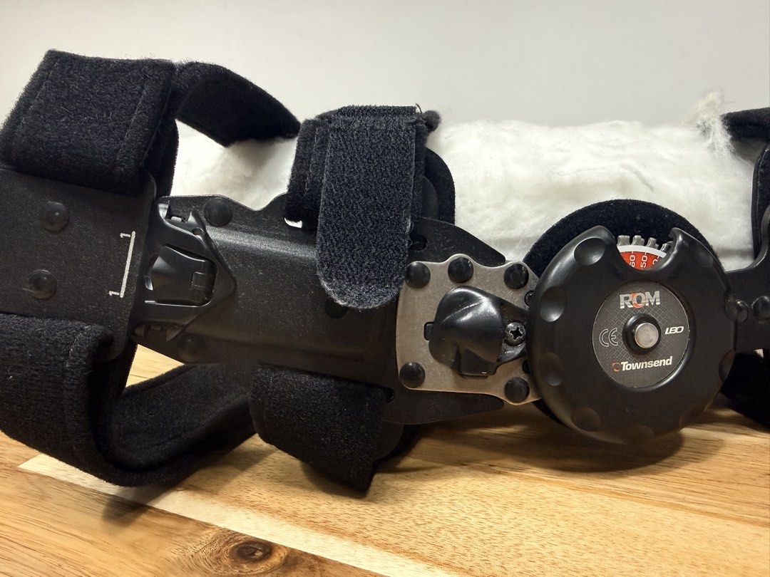 THUASNE ROM-LBO (Hinged Elbow Immobilization Brace) (Single-Dial Right) (Category: Braces, Support & Protection) located in Bacoor. Submitted by wiseflower.a5d862 (Listing ID 1441738414, Image 3). Description: - Townsend Design ROM elbow brace - Adjustable hinges for range of motion control - Secure straps for comfortable fit - Ideal for elbow support and rehabilitation - In good, pre-owned condition - Made in USA by Townsend Design.