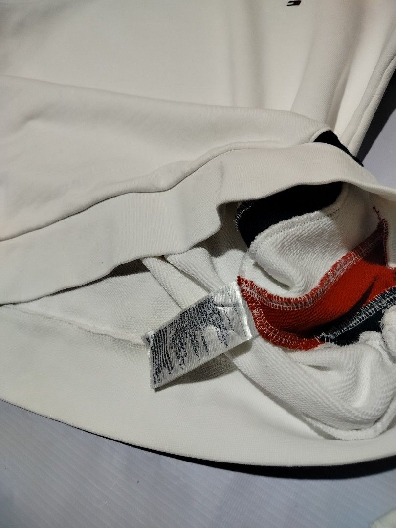 Tommy Hilfiger hoodie (Category: Hoodies) located in Maramag. Submitted by awatcil (Listing ID 1441720077, Image 3). Description: Tommy Hilfiger hoodie white W21-L26 Condition 9.5/10 Good as new Replaced lace No other flaws.