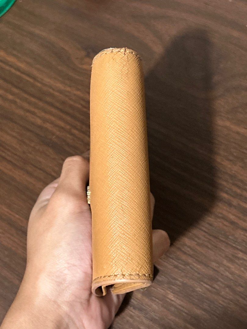 Tory Burch Bifold Mini Emerson Wallet (Category: Luxury Bags & Wallets) located in Las Pinas. Submitted by ameothings (Listing ID 1441707476, Image 2). Description: PLEASE MANAGE YOUR EXPECTATIONS. LAST PRICE POSTED issues shown on photo this is guaranteed authentic (personal use) dm if interested!.