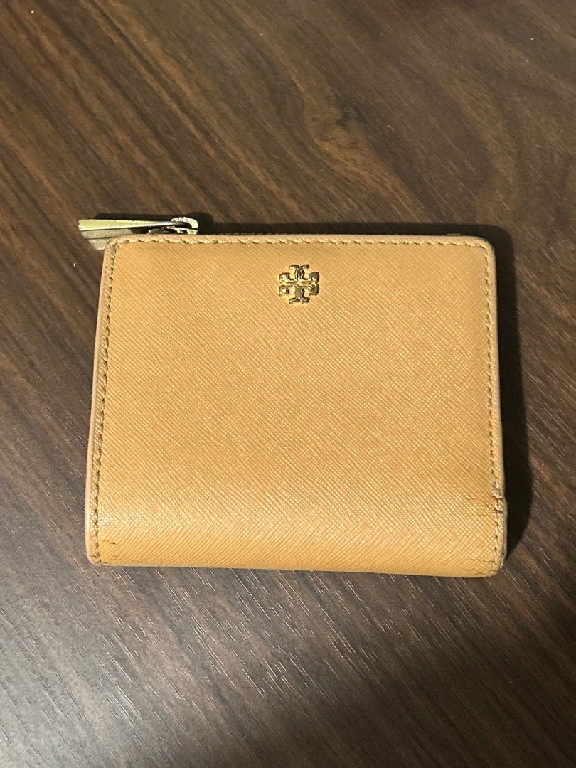 Tory Burch Bifold Mini Emerson Wallet (Category: Luxury Bags & Wallets) located in Las Pinas. Submitted by ameothings (Listing ID 1441707476, Image 1). Description: PLEASE MANAGE YOUR EXPECTATIONS. LAST PRICE POSTED issues shown on photo this is guaranteed authentic (personal use) dm if interested!.