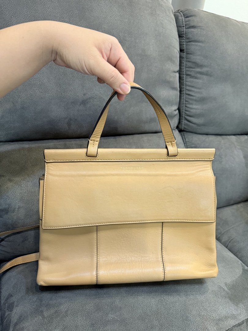 Tory Burch Leather Tote Bag (Category: Luxury Bags & Wallets) located in Valenzuela. Submitted by laureenishappy (Listing ID 1441739505, Image 2). Description: Tory Burch tan leather tote bag with top handles and detachable crossbody strap. Features a logo-embossed flap closure and ample interior space. With signs of use.