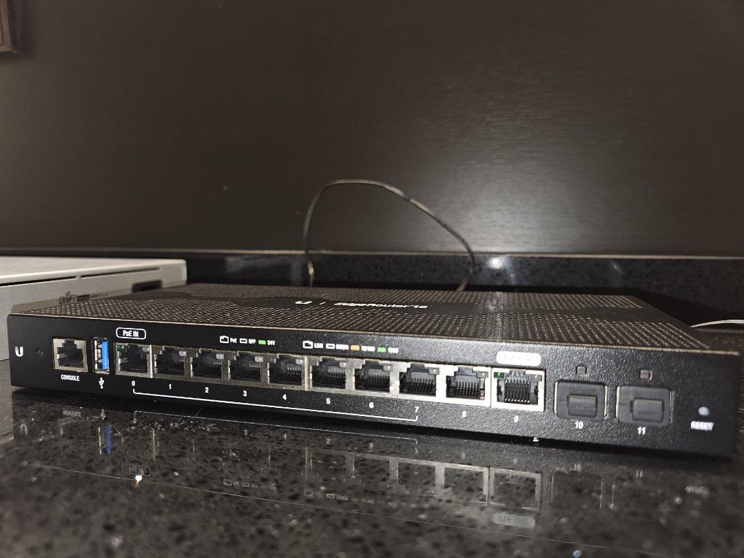 Ubiquiti EdgeRouter 12 Network Router472213007736524801