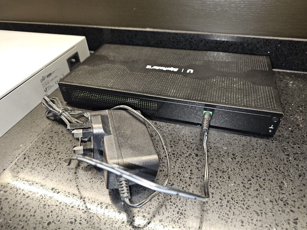 Ubiquiti EdgeRouter 12 Network Router472213007736524802