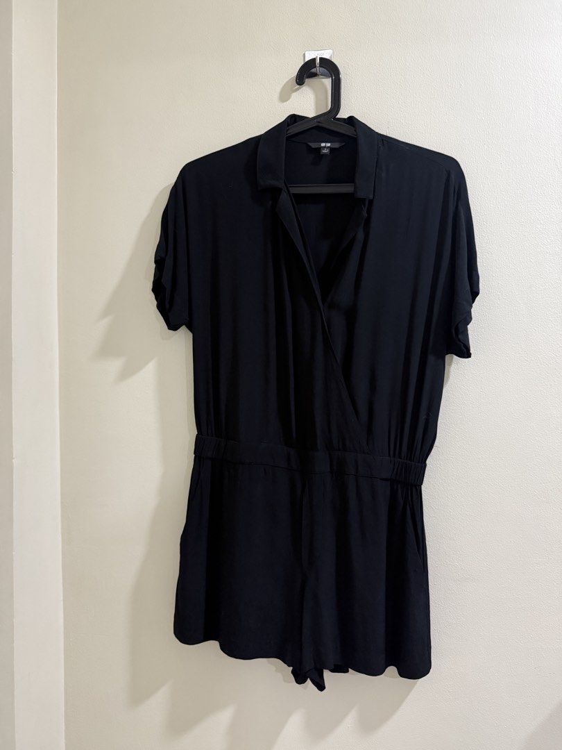 Uniqlo Black Short Sleeve Collared Romper (Category: Rompers) located in Pasig City. Submitted by alxplcd (Listing ID 1441653640, Image 1). Description: .