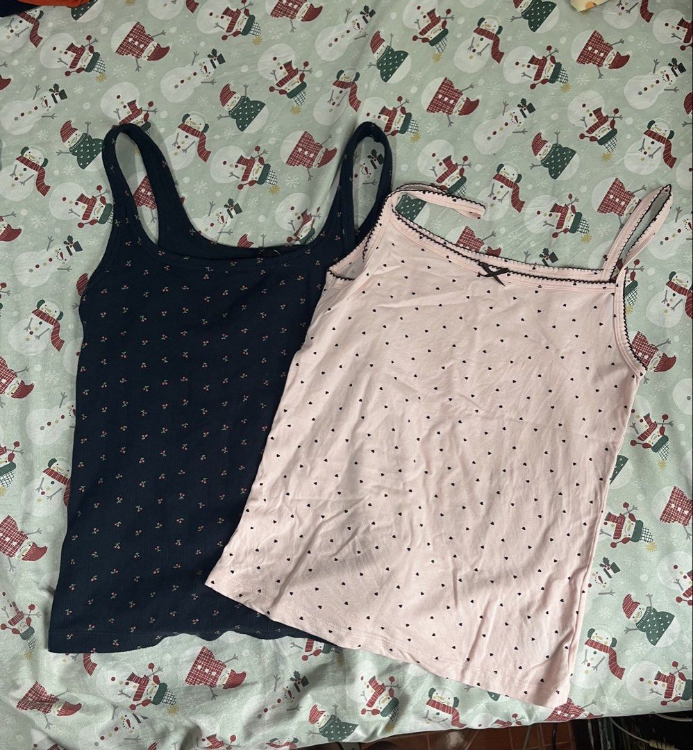 Uniqlo Bundle Camisole Tank Tops (Category: Sleeveless) located in Pasig City. Submitted by snoostuff (Listing ID 1441668486, Image 1). Description: - sold as set only - worn once - rfs: decluttering dm for more questions.