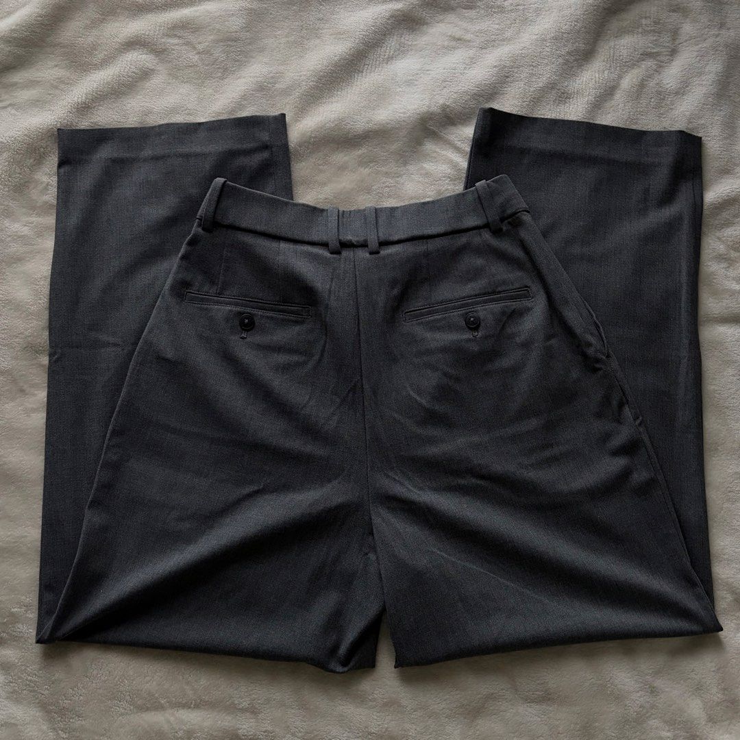 Uniqlo Pleated Wide Pants (Grey) (Category: Other Bottoms) located in Binan City. Submitted by anx4m (Listing ID 1441758132, Image 3). Description: No issues Size M Measurements: - Waist: 25-27” - Hips: 35-37” - Thigh: 26” - Length: 39” - Leg Opening: 9.5”.