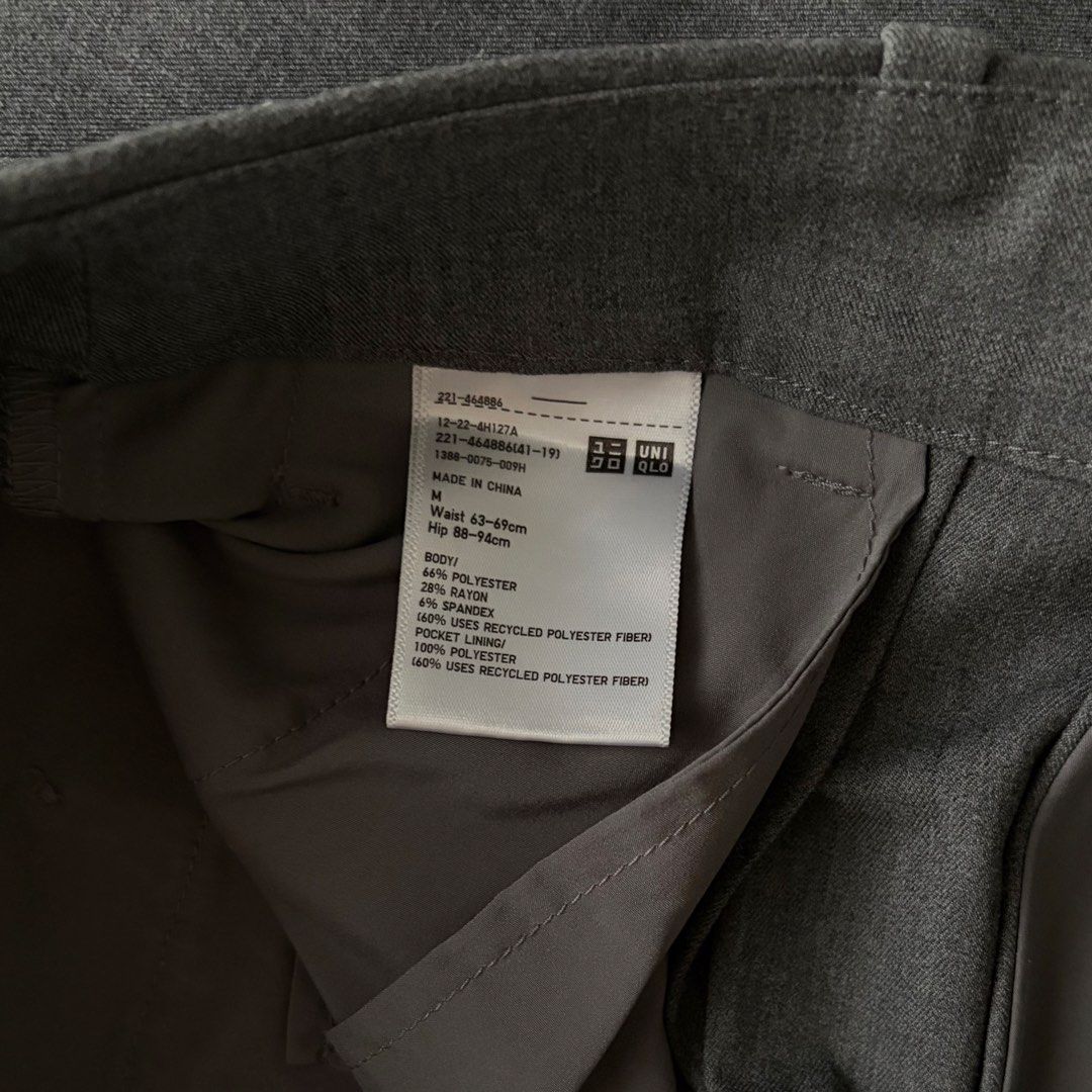 Uniqlo Pleated Wide Pants (Grey) (Category: Other Bottoms) located in Binan City. Submitted by anx4m (Listing ID 1441758132, Image 2). Description: No issues Size M Measurements: - Waist: 25-27” - Hips: 35-37” - Thigh: 26” - Length: 39” - Leg Opening: 9.5”.