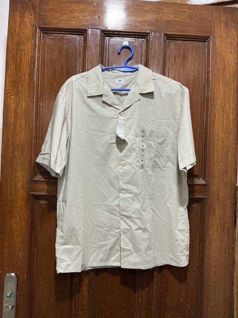 uniqlo polo shirt (Category: Tshirts & Polo Shirts ) located in Manila. Submitted by nschyx (Listing ID 1441704781, Image 2). Description: original price: 1,200 brand new with tag na plansta na siya for pic pero haven’t used or worn pa no issues (gusot lang kasi matagal nang naka store) PM for more info.