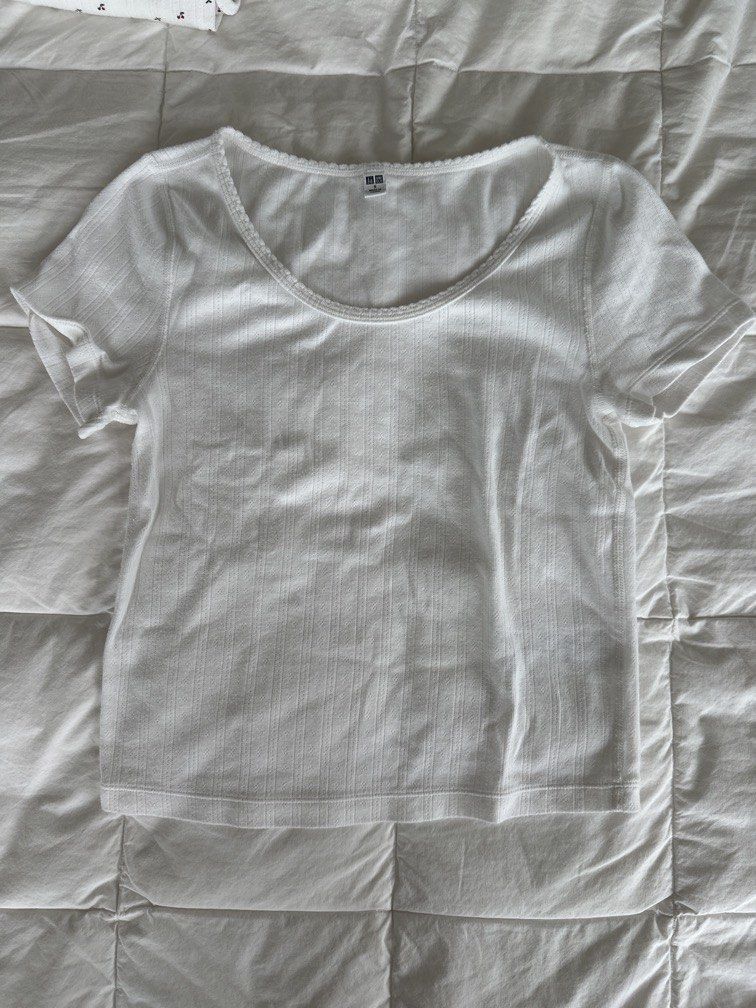Uniqlo White Pointelle TShirt Crop (Category: Shirts) located in Calamba. Submitted by naturesfield (Listing ID 1441669738, Image 1). Description: .