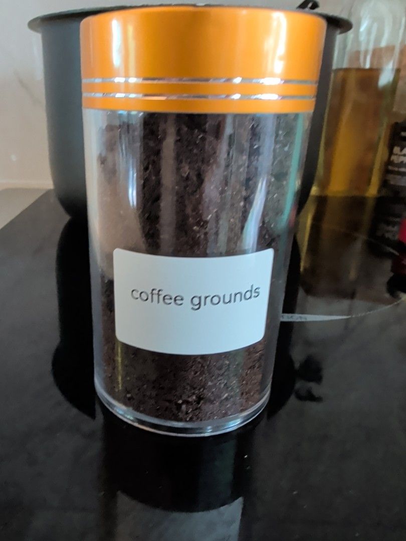 UsedCoffee Grounds in Clear Container with Orange Lid471796809151948800