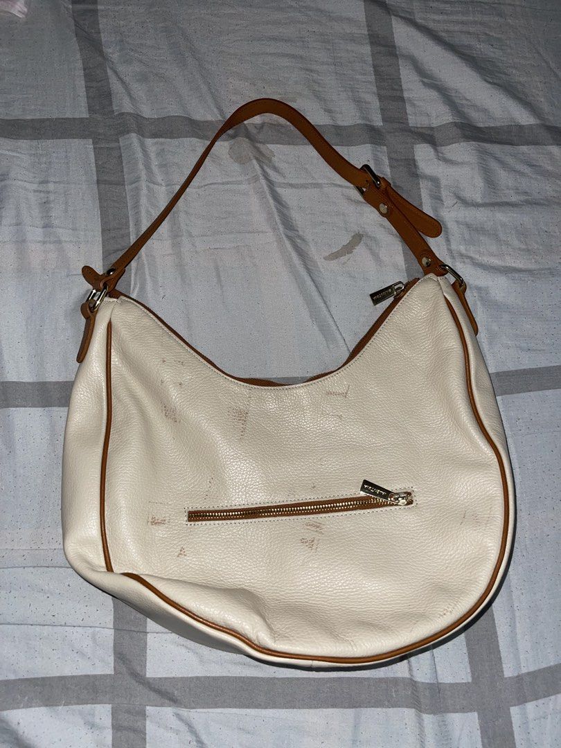 Valentina Pebble Leather Hobo Bag (Category: Luxury Bags & Wallets) located in Mandaluyong City. Submitted by jameelahll86103 (Listing ID 1441708183, Image 2). Description: hasn’t been used yet. the stain was there already when we got it:)) VALENTINA PEBBLE LEATHER HOBO BAG FOR SALE!!!.