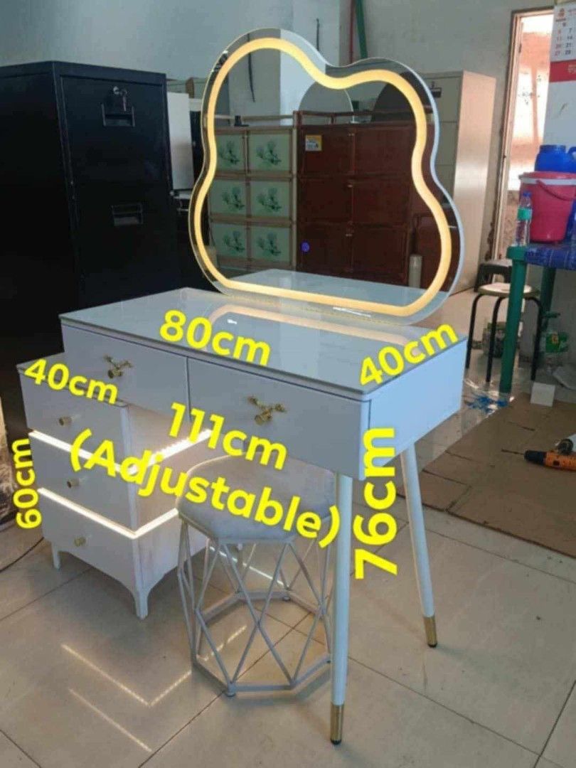 Vanity Dresser Table Sets w/ LED (Category: Mirrors) located in Manila. Submitted by dolorchris69891 (Listing ID 1441601839, Image 3). Description: Vanity Dresser Table Sets w/ LED.