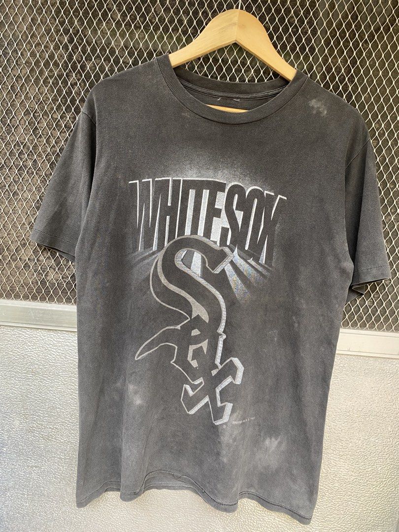 Vintage 90s Chicago White Sox Tee (Category: Tshirts & Polo Shirts ) located in Cebu City. Submitted by gianperothrifter (Listing ID 1441763741, Image 2). Description: Vintage 90s Chicago White Sox Tee Cut neck tag 22x29 8/10 color rate / good fade Fair condition .