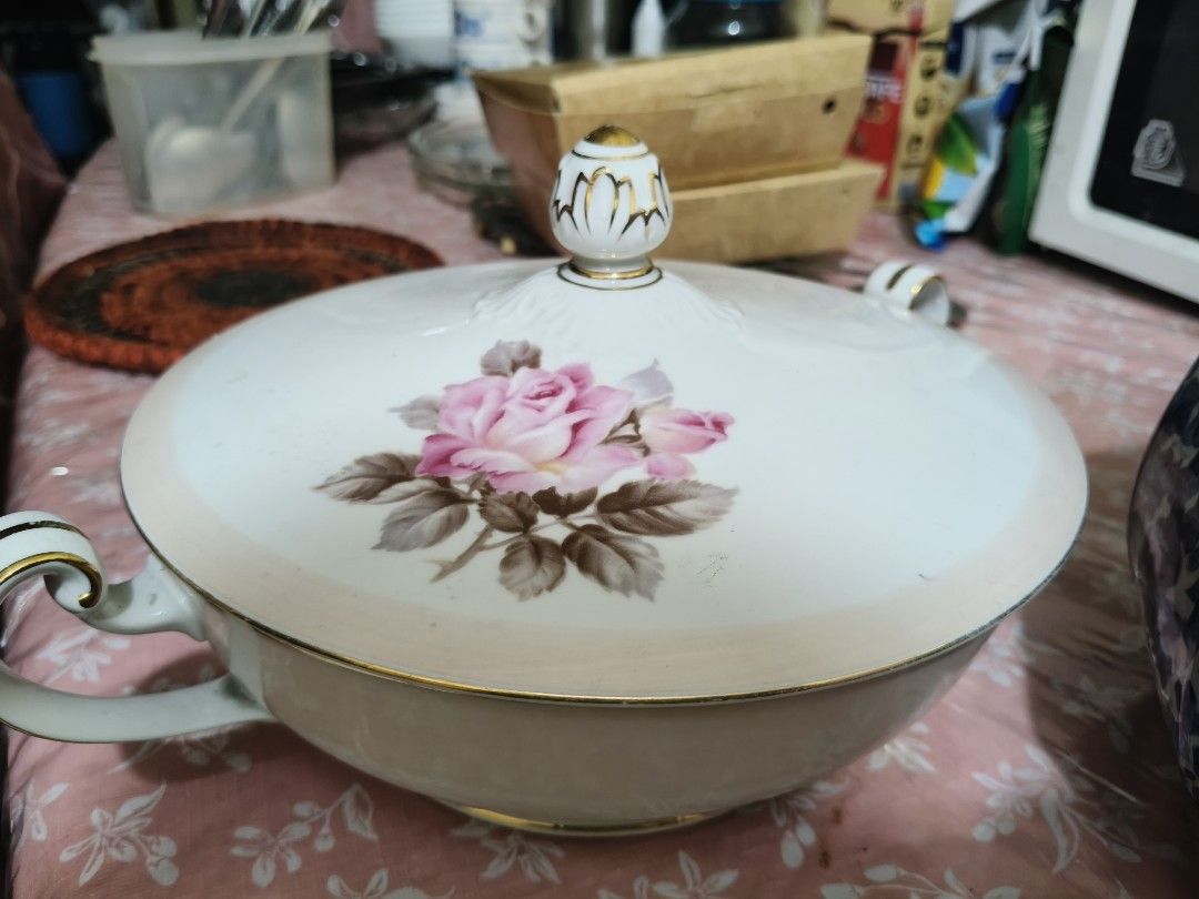 Vintage Ceramic Serving Bowls with Lids - Floral & Blue White (Category: Dinnerware & Cutlery) located in Marikina City. Submitted by lorence11 (Listing ID 1441663751, Image 3). Description: - Set of 2 ceramic serving bowls with decorative lids. - One bowl features a WHITE COLOR - The other bowl has a blue and white floral pattern. - Both bowls include handles for easy carrying. - Lids are decorative and add to the vintage aesthetic. - Ideal for 