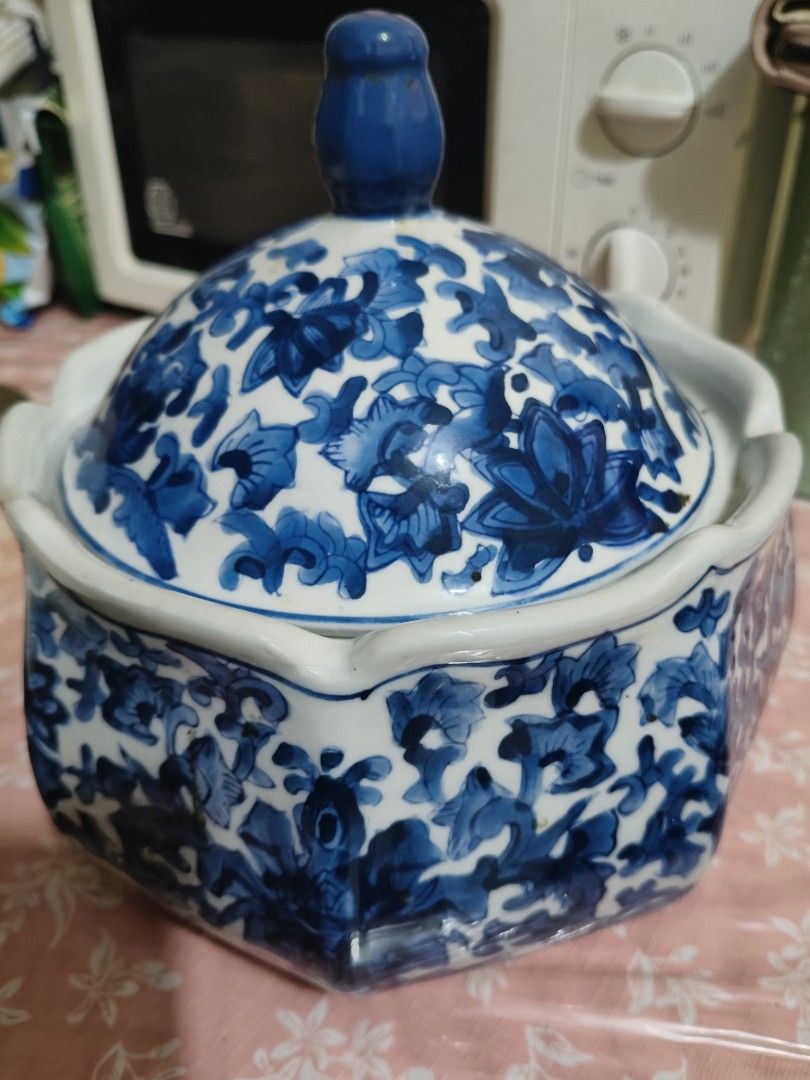 Vintage Ceramic Serving Bowls with Lids - Floral & Blue White (Category: Dinnerware & Cutlery) located in Marikina City. Submitted by lorence11 (Listing ID 1441663751, Image 2). Description: - Set of 2 ceramic serving bowls with decorative lids. - One bowl features a WHITE COLOR - The other bowl has a blue and white floral pattern. - Both bowls include handles for easy carrying. - Lids are decorative and add to the vintage aesthetic. - Ideal for 