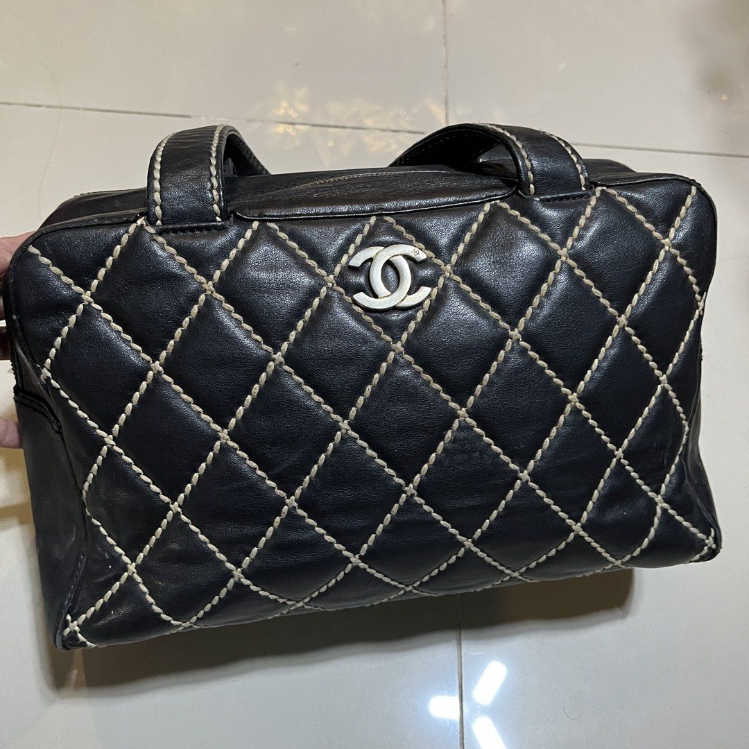 vintage chanel bag (Category: Luxury Bags & Wallets) located in Malay. Submitted by oplt_dept. (Listing ID 1441657543, Image 2). Description: -exellent condition -minimal flaws(see pics) -no chip inside -vintage -width:12 -length:8 -feel free to offer.