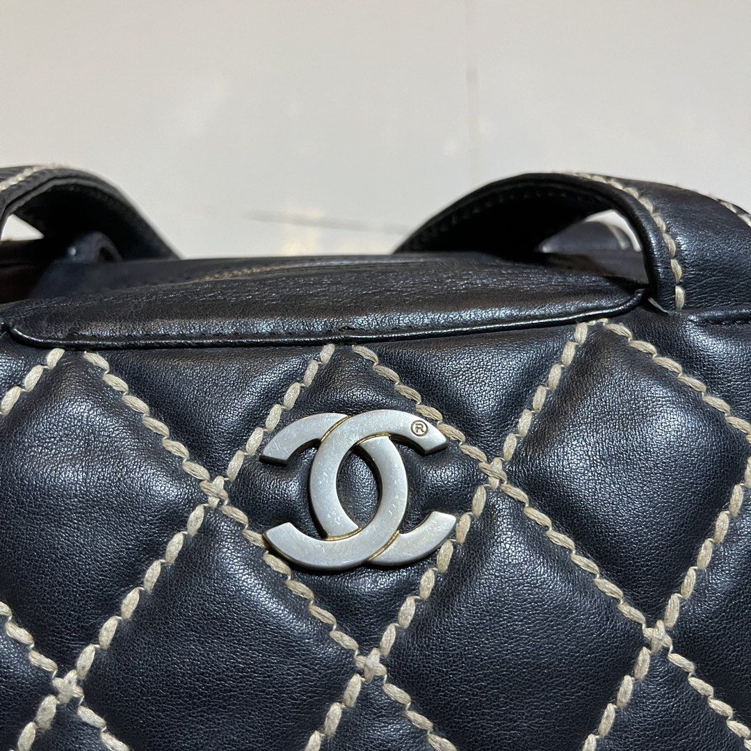 vintage chanel bag (Category: Luxury Bags & Wallets) located in Malay. Submitted by oplt_dept. (Listing ID 1441657543, Image 3). Description: -exellent condition -minimal flaws(see pics) -no chip inside -vintage -width:12 -length:8 -feel free to offer.