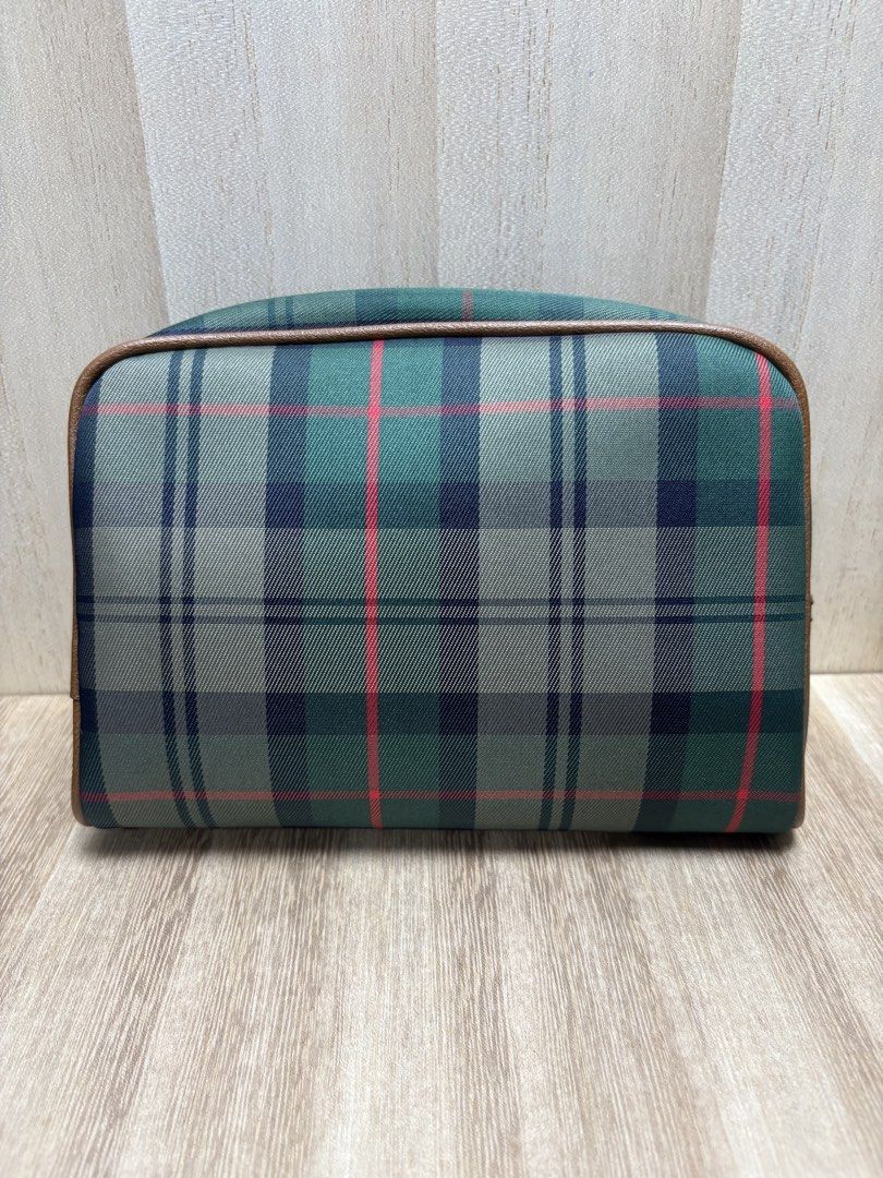 Vintage Ed Kruger "Wild Sports Bag" Plaid Toiletry Pouch / Cosmetic Case (Category: Luxury Bags & Wallets) located in Mangaldan. Submitted by thriflip_online_shop (Listing ID 1441648544, Image 2). Description: Pre-loved item! Expect sign of wear! What you see is what you get! Size: 21 cm x 16 cm x 6 cm .