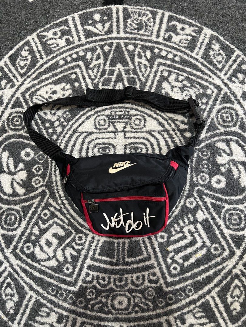 Vintage Nike Belt Bag (Category: Belt bags, Clutches and Pouches) located in Bacoor. Submitted by basicthrift (Listing ID 1441588374, Image 1). Description: Excellent Condition Pm for more info.